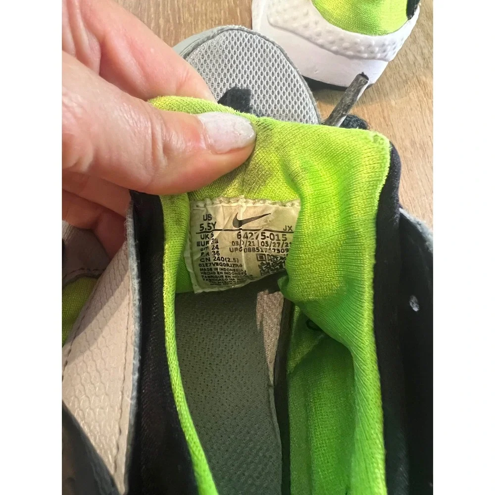Nike Huarache Run SE Kids Sneakers Gray‎ Black Neon Green Shoes Size 5.5Y